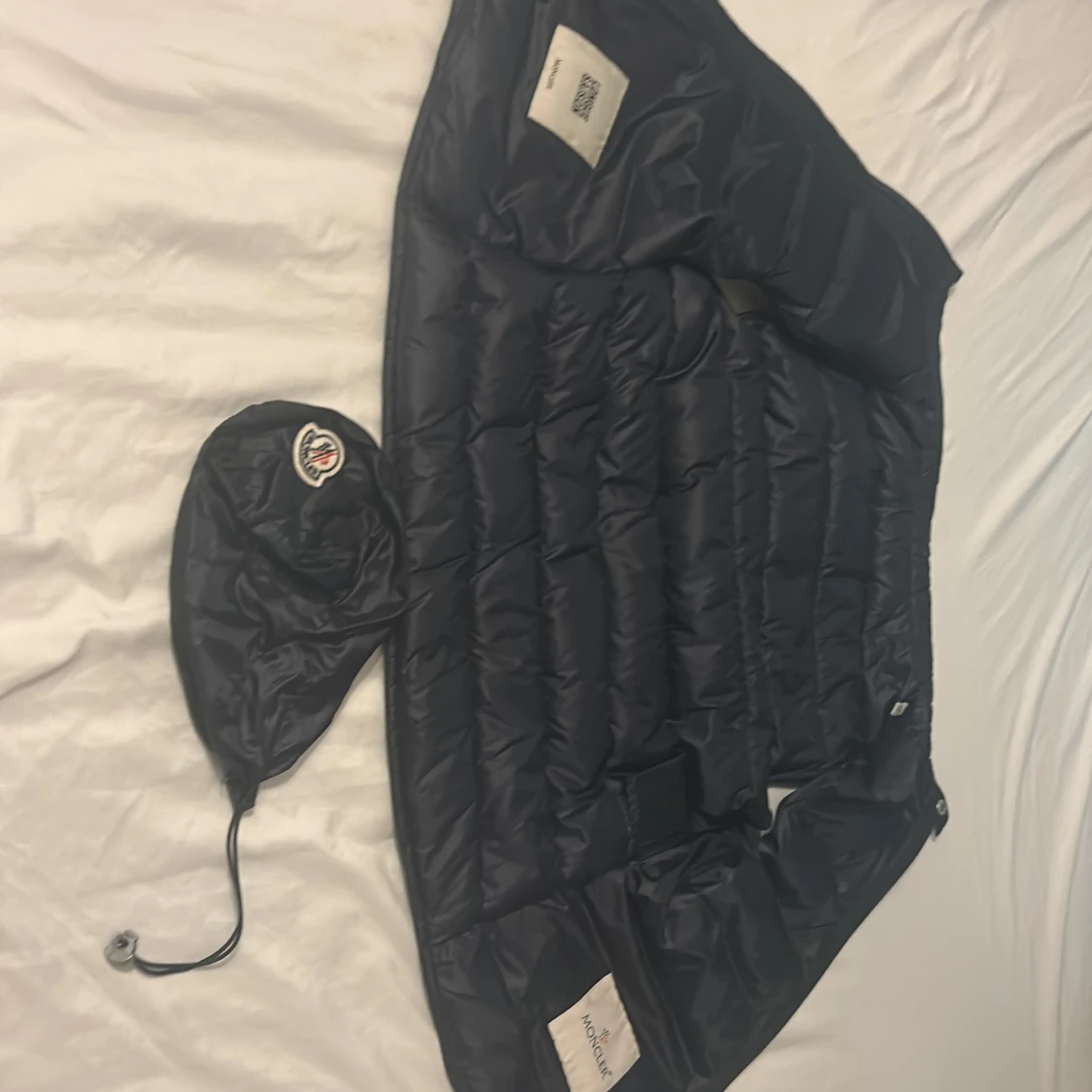 Svart dunväst från Moncler - 4