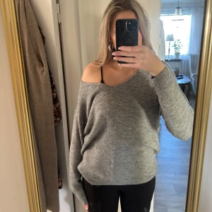Stickad tröja - Grå stickad tröja från Lager 157!! Super skön och snygg🩷Använd fåtal gånger!!