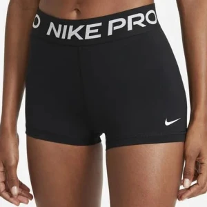 Nike pro Shorts! - Säljer dom här Nike PRO shortsen, dom är i bra skick och använda upp till 2ggr. Dom har inga defekter och är som i ny skick. Säljer dom för att dom ej kommer till användning. Pris kan diskuteras!🤍