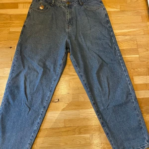 Buttergood jeans - Säljer ett par feta buttergood jeans🙏🤑🔥Är i väldigt bra skick och inga defekter. Skriv om du har några frågor🙏🙏