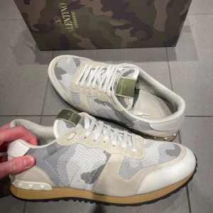 TÄVLING!!! - TÄVLING på dessa sjukt snygga Rockrunners  Detta måste du göra för att delta: Följa vår insta (skanesellers) lika annonsen. VINNAREN DRAS OM 2 VECKOR!!