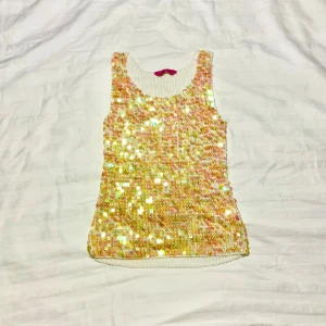 Vintage topp med paljetter - Vintage topp med paljetter. Perfekt för sommaren eller fest!💕