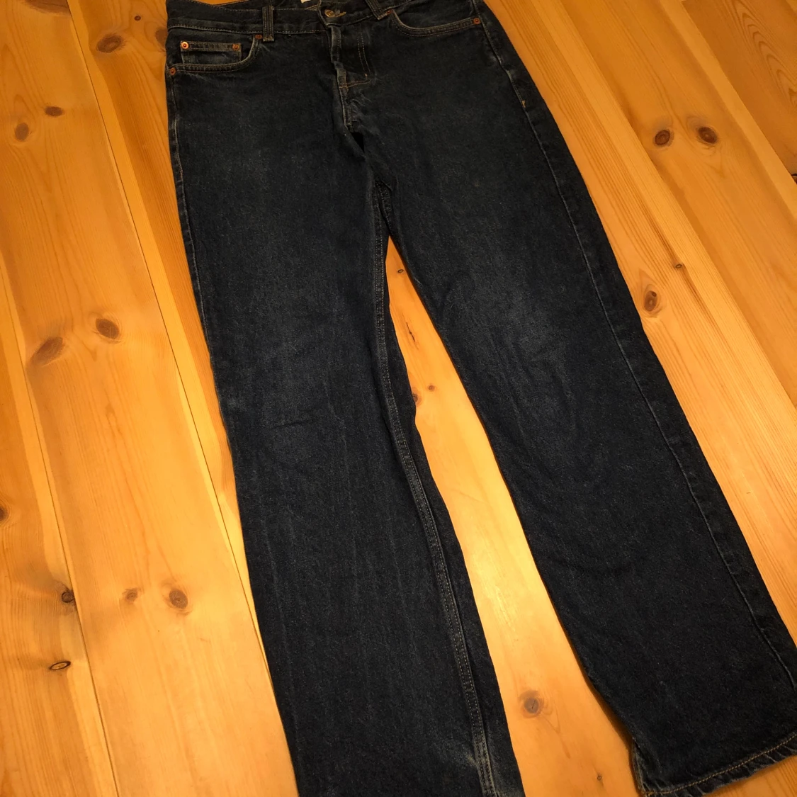 Mörkblå jeans från Junkyard - 1