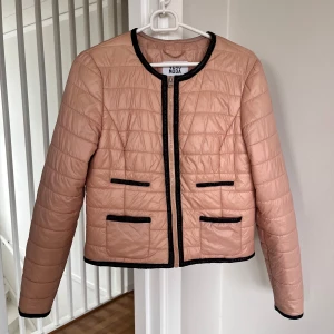Rosa jacka - Superfin rosa jacka från vero moda som tyvärr inte kommer till användning💗
