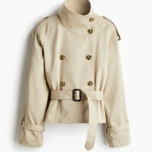  trenchcoat  - Helt slutsåld super populär! Helt ny oanvänd med prislappen kvar! 