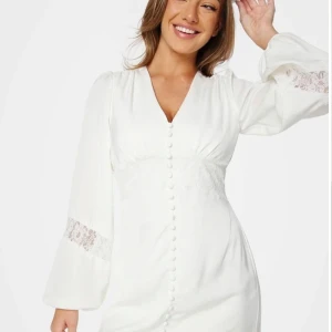 Studentklänning - Superfin vit klänning som passar perfekt till både student och skolavslutning! Skriv för mer info❤️