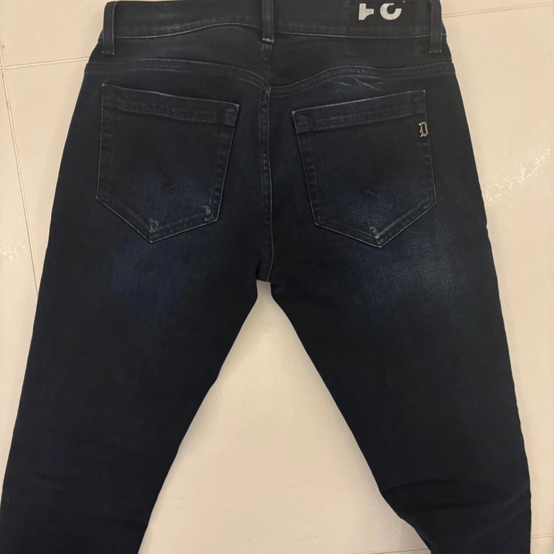 Svarta jeansbyxor - 1