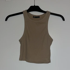 Beige ribbat linne från Zara - Beige ribbat linne från Zara. 🤎