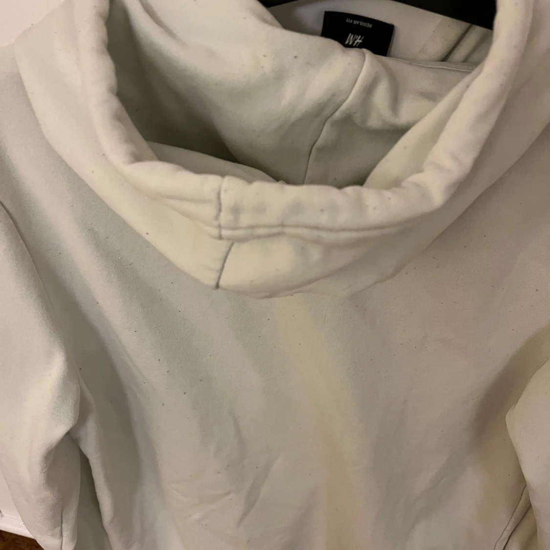 Mintgröna  hoodie från H&M med rosdetalj - 4