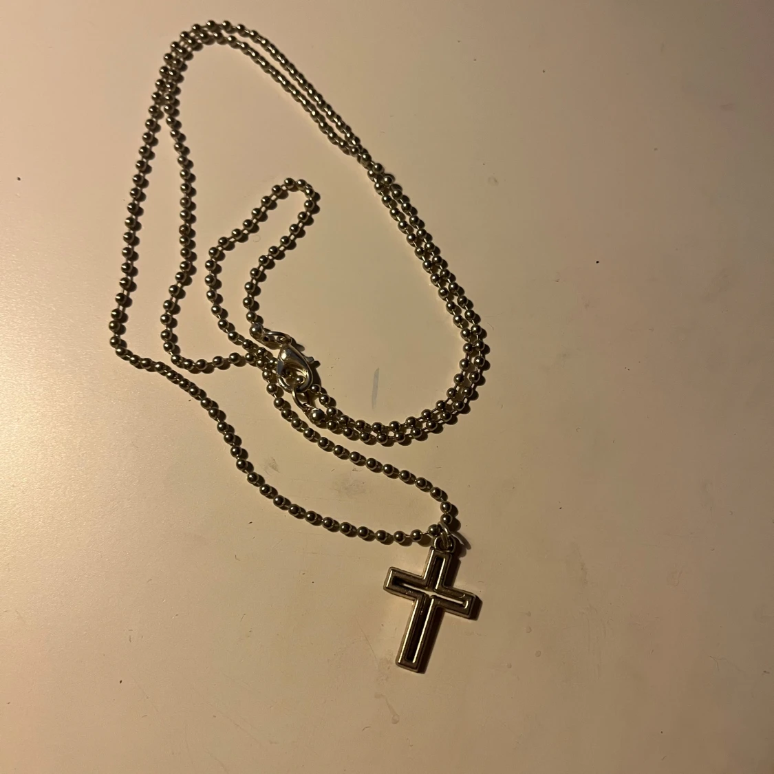 Två halsband med korshängen - 3