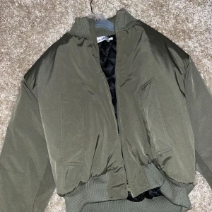 Bomberjacka från Beaulares - Använd 1-2 gånger. Jättebra skick!👍