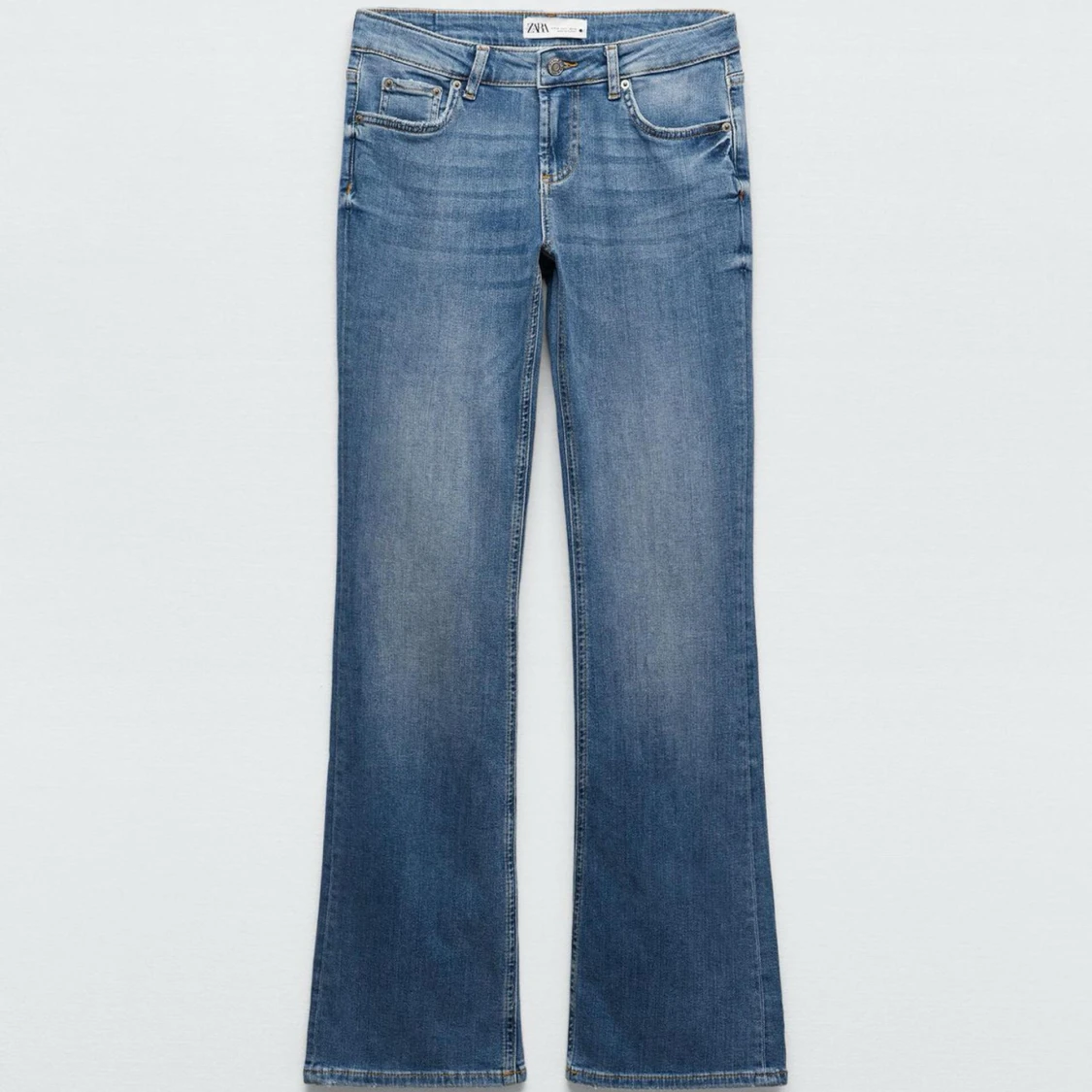 Blå bootcut jeans från Zara
