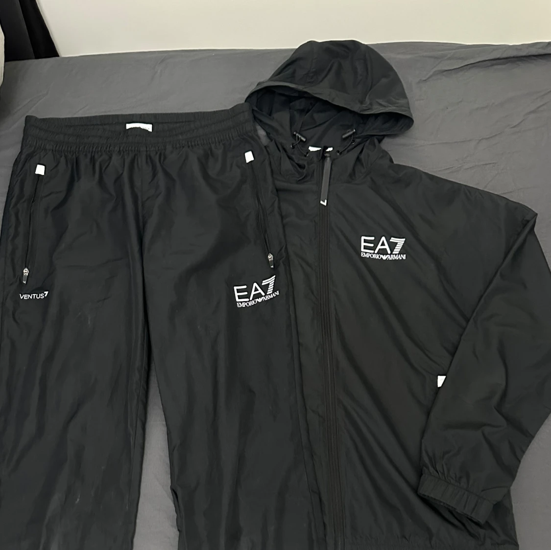 E*7 tracksuit