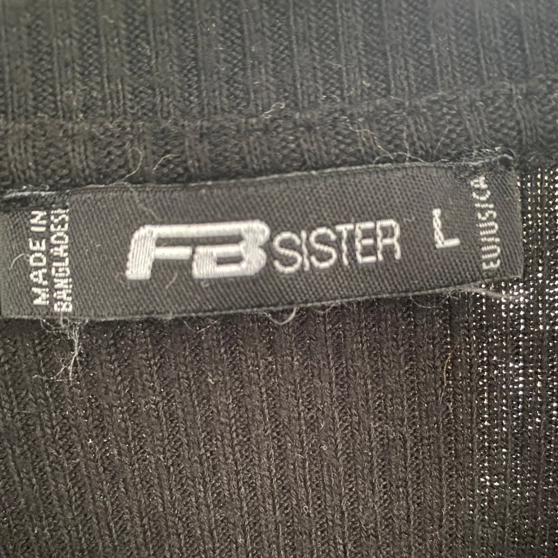 Långärmad ribbad tröja  - 1