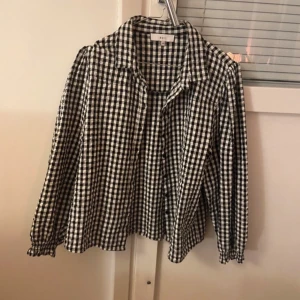 Svartvit rutig blus/skjorta - Superfin!