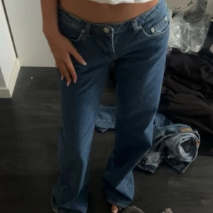 Raka jeans  - Jeans från nakd, nyrpis 699kr, söljer de för 299