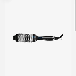 Magic Style Brush 38 mm från Björn Axén Tools - Säljer en Magic Style Brush 38 mm från Björn Axén Tools. Denna stylingborste kombinerar värme och borstning för att ge glans och volym i ett enda drag. Perfekt för att skapa salongskänsla hemma.