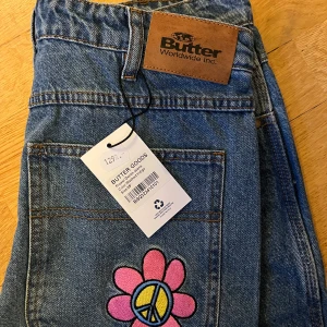 Butter goods jeans - Helt nya butter goods jeans med prislapp kvar, ny pris 1299 kr säljer för bara 499