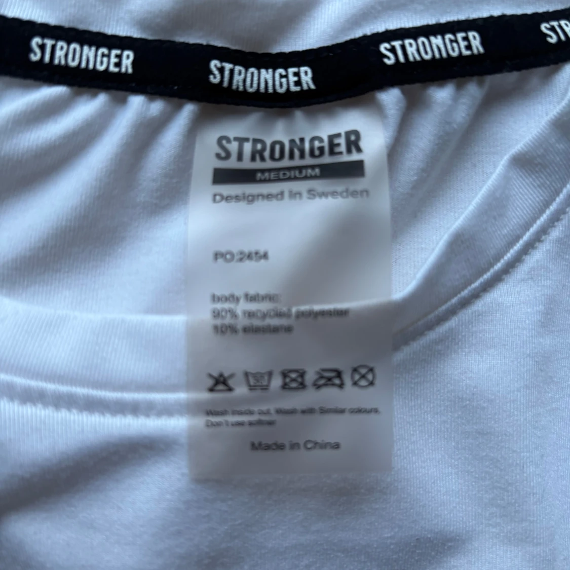 Vit t-shirt från Stronger - 2