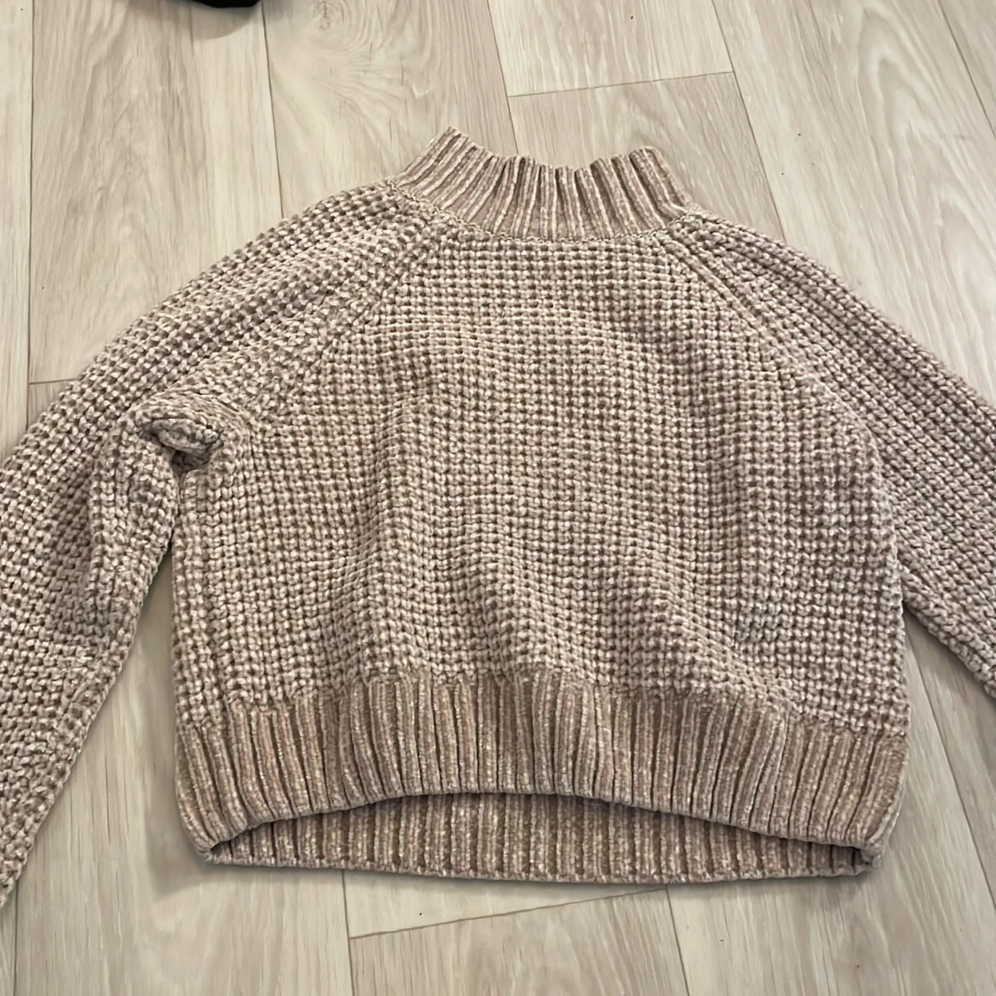 Beige stickad tröja från H&M