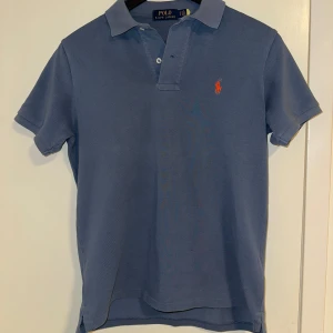Ralph lauren pike - Säljer denna piké på grund av att den inte kommer till användning. Använd 4 gånger därmed nästan i nyskick.