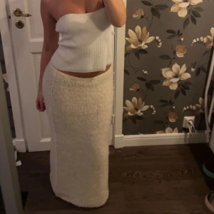 Maxi kjol - Så skön och mjuk stickad kjol i fint skick!! Inga defekter! Jag är 160 cm lång