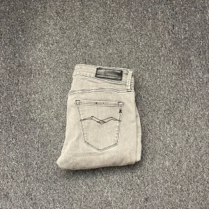 Replay jeans - Säljer ett par feta replay jeans som är i 9/10 skick sitter slim fit👌