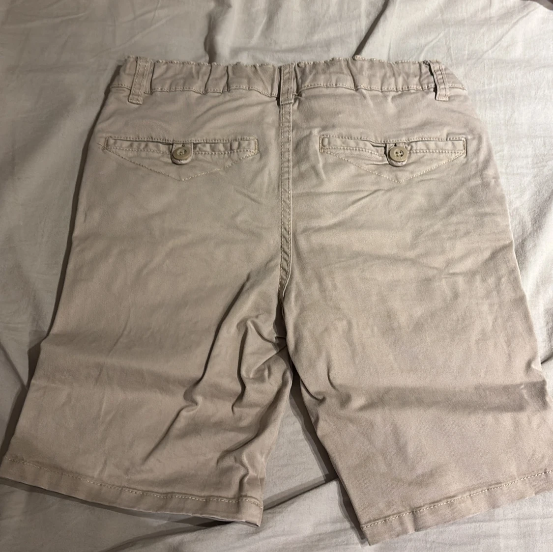 Beige shorts från Shill - 1