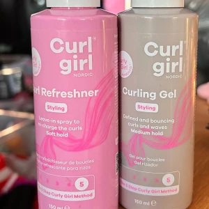 Curl Girl styling set! - Curl Girl Curling gel 150 ml & Curl Refreshner Leave-in spray 150 ml. Curly Girl approved! Nytt och oanvänt.