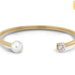 Armband - Säljer då jag tröttnat på den. Använt ca 3 gånger och är i mycket bra skick (inga synliga defekter eller liknande) nypris 400 säljer för 250❣️