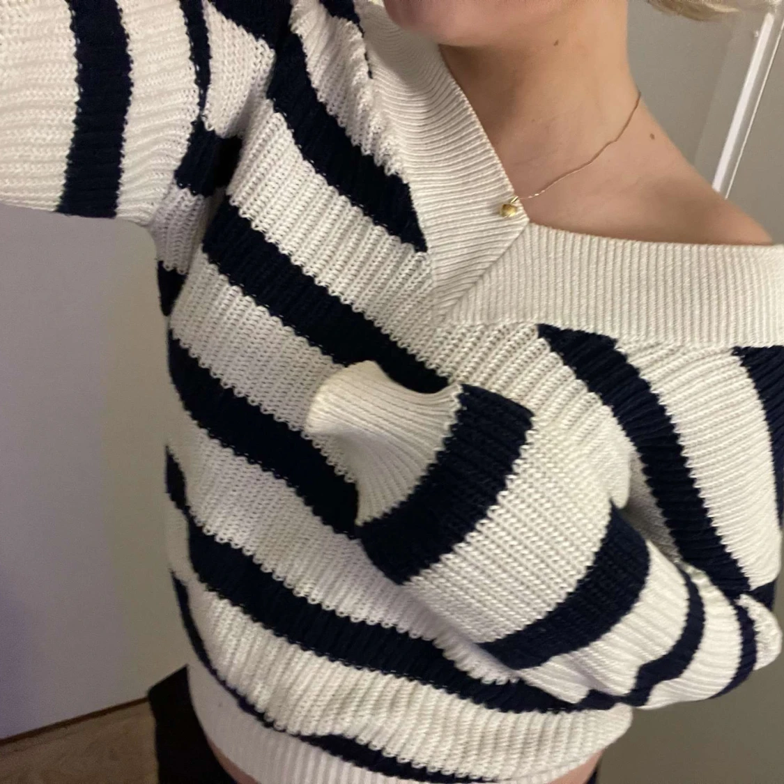 Randig stickad tröja - 1