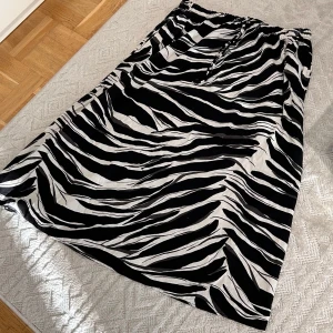 Kjol - Långkjol med snöre och resår i midjan