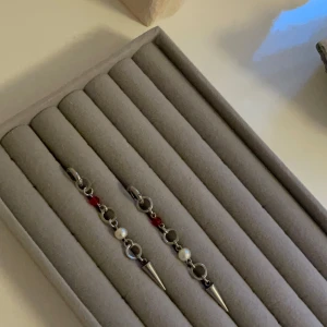 Abigail Earrings  - 65kr per par, gjorda i rostfritt stål vilket innebär att de inte färgar av sig eller tappar färg💞 Beställ via Plick eller Bernberg.quickbutik.se🤗