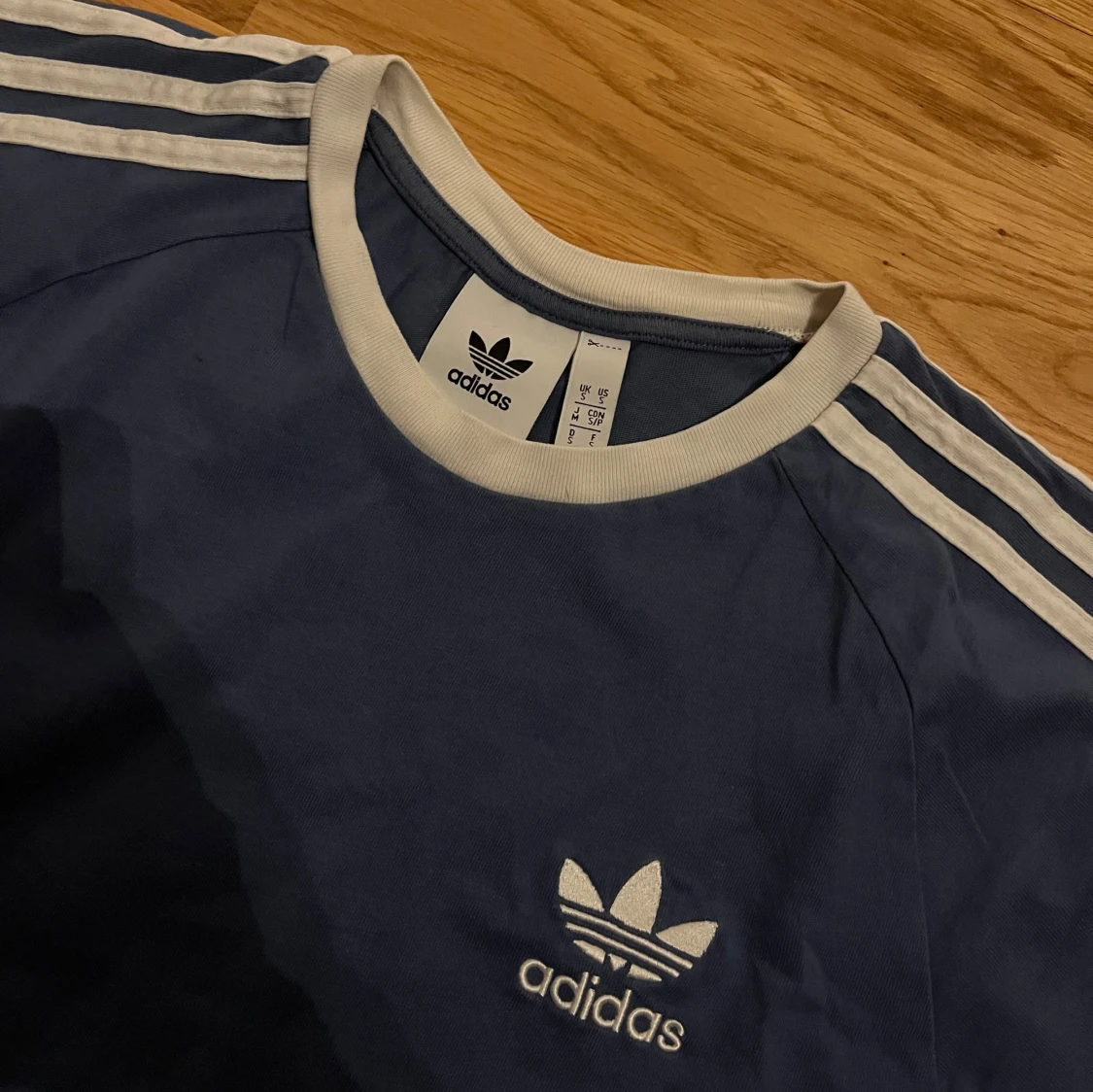Blå t-shirt från Adidas - 1