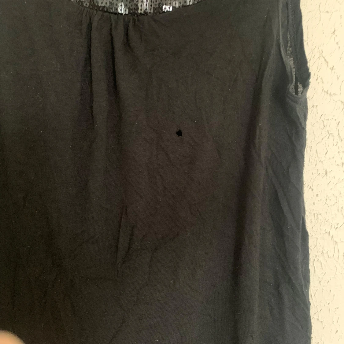 Svart ärmlös topp från Amisu - 4