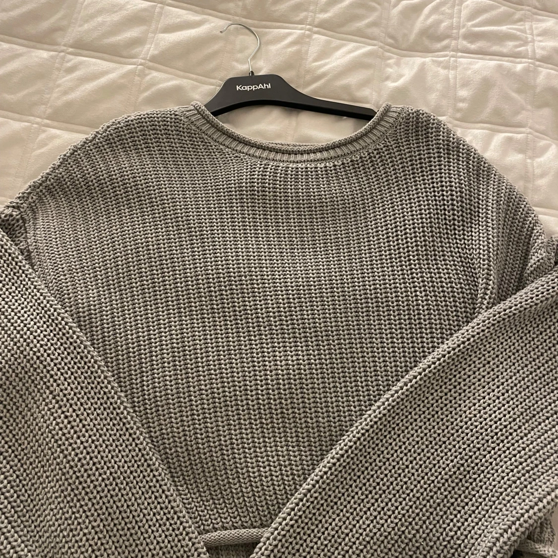 Grå stickad tröja 