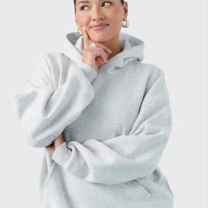 Gina tricot hoodie  - 💕Den har några få fläckar, men inget man tänker på skulle jag säga. Skriv för fler bilder eller frågor💕