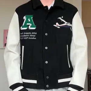 Axel Arigato Varsity Jacket Stl: S, fits M Endast använd fåtal gånger  Axelbredd: 50cm Längd: 62cm