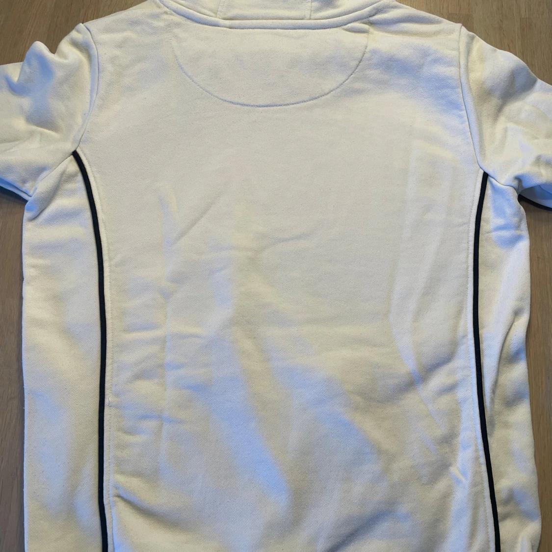 Vit hoodie från Lyle & Scott - 90