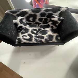 Smyckes soffa - En jätte fin soffa som man kan ha smycken i💓