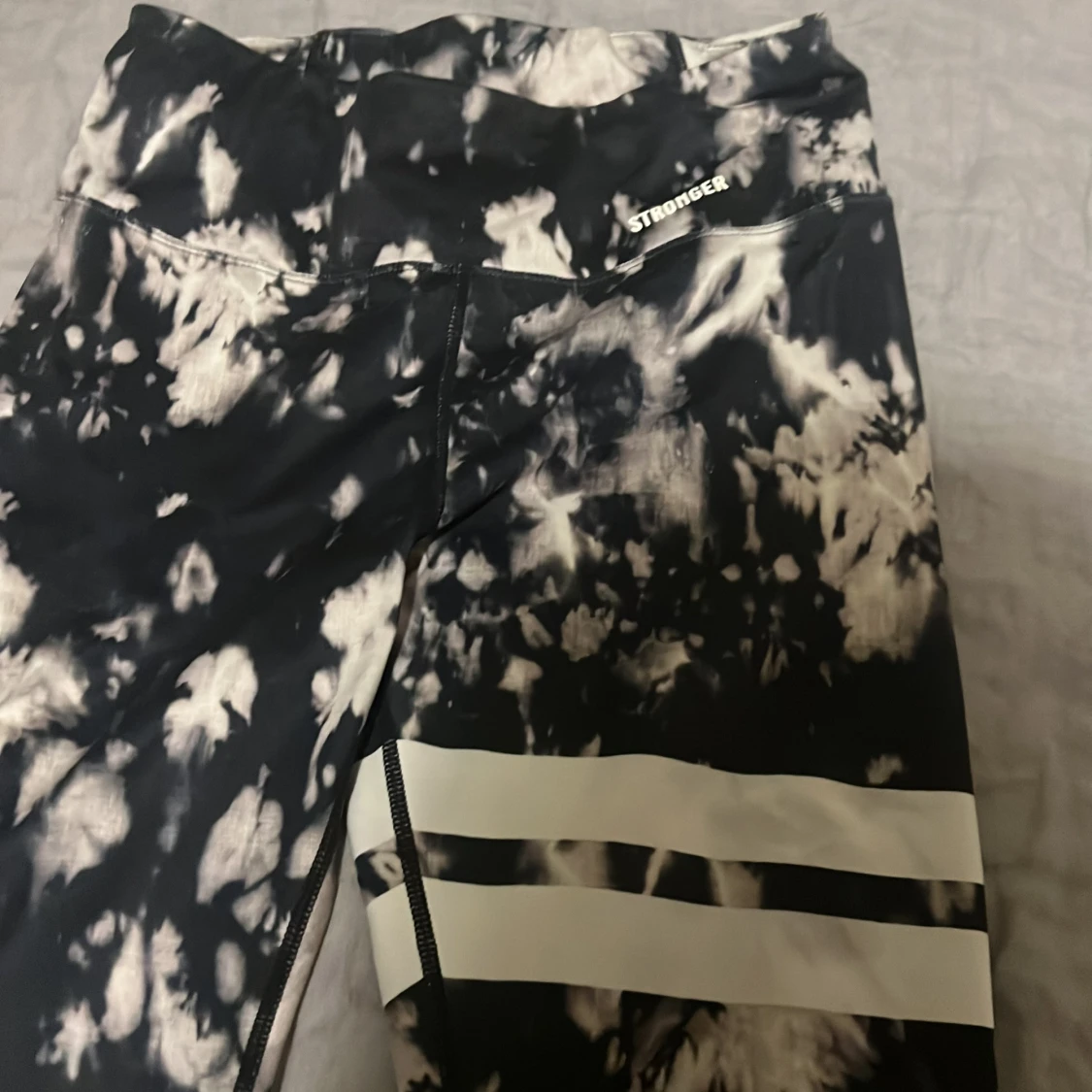 Stronger träningsbyxor säljes - 90