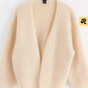 lindex kofta - säljer denna kofta då den inte kommer till användning. storlek xs/s. priset är fast!