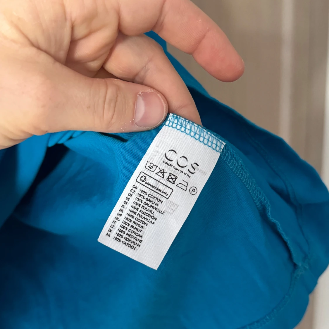 Blå t-shirt från COS - Storlek S - 91