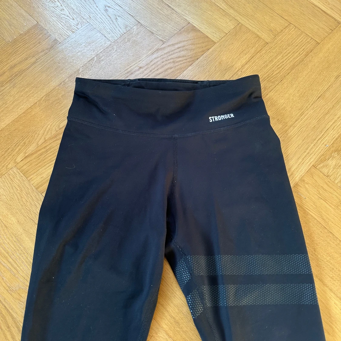 Svarta leggings från Stronger - 90