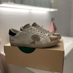 The Gallerist - Tjena skorna är använda men i bra skick säljs pågrund av köp av andra skor