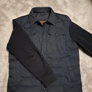 Massimo dutti jacka - Massimo dutti cardigan Fodrad cardigan från Massimo dutti Skick: nästan ny Storlek: M passar dig som är 180cm