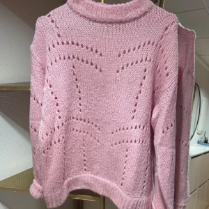 Stickad tröja - Stickad tröja från Gina Tricot i nyskick!! 💗💗💞