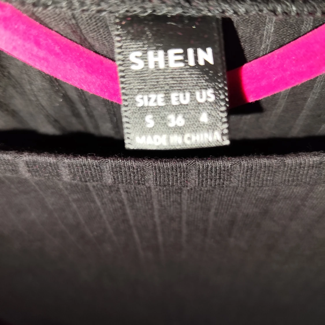 Svart croppad topp  - 91