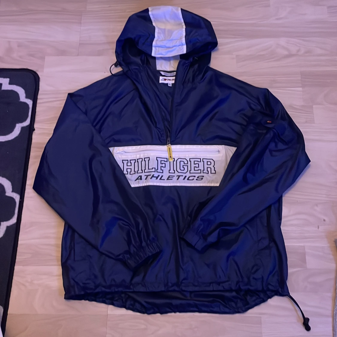 Vintage Blå vindjacka från Hilfiger Athletics