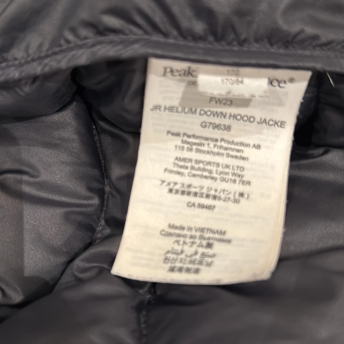 Svart dunjacka från Peak Performance - 92